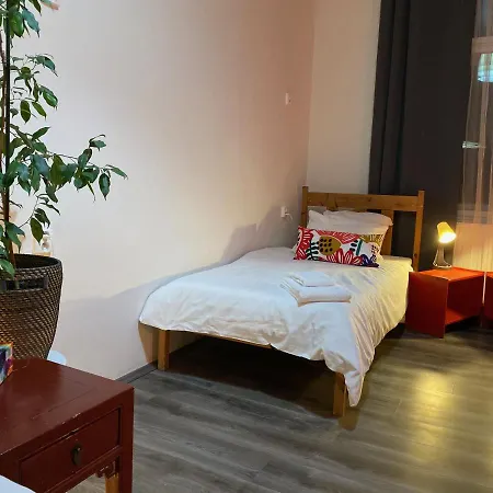 V Tunich Hostel *