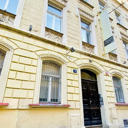 V Tunich Hostel *