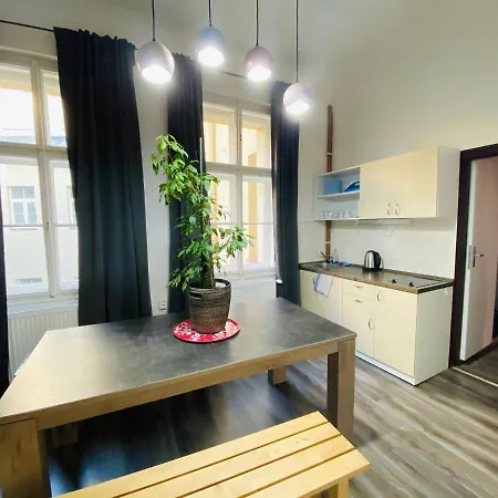 V Tunich Hostel