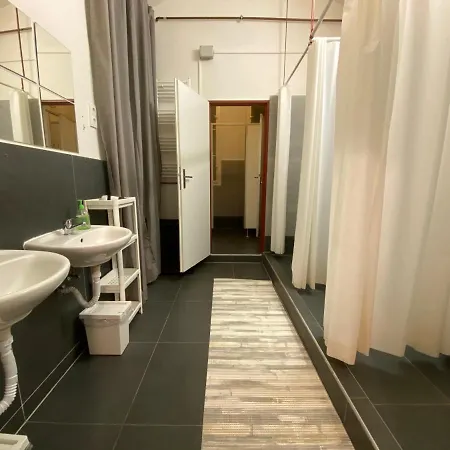 V Tunich Hostel