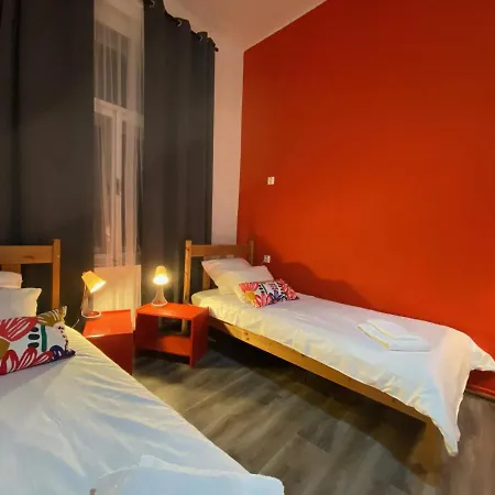 V Tunich Hostel *