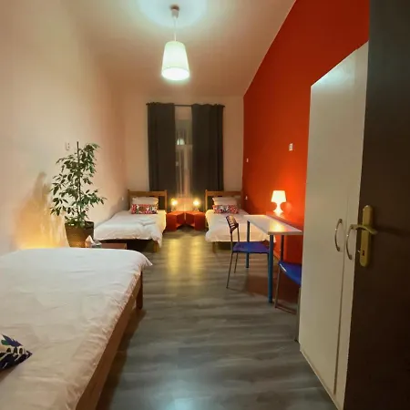 V Tunich Hostel Prague